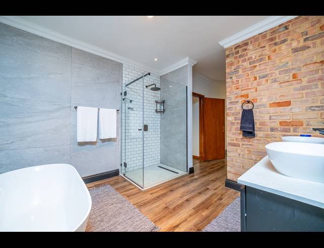 5 BEDROOM FREEHOLD FOR SALE IN NORTHCLIFF